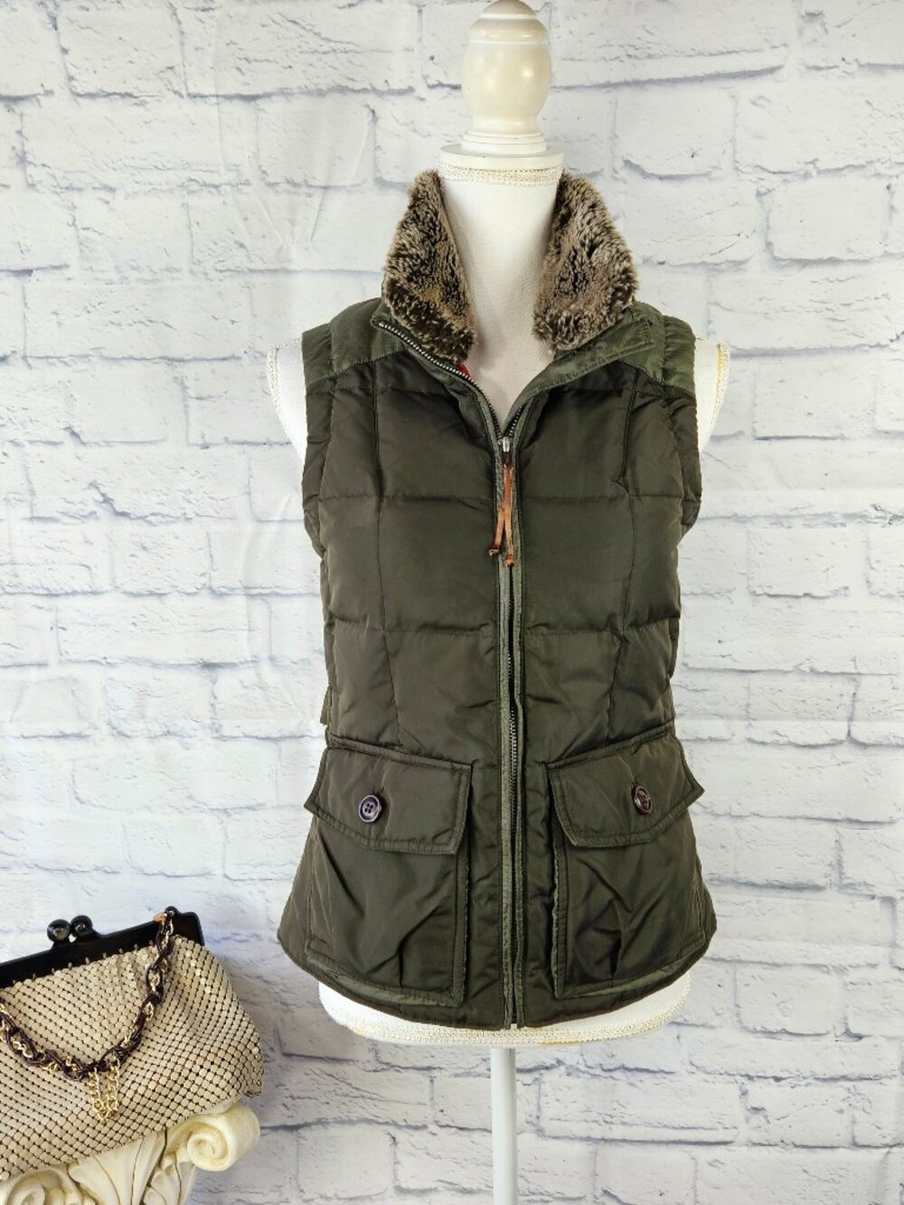 Eddie Bauer Womens Size XS Olive Green Yukon Model 550 Goose Down Fill Zip Vest